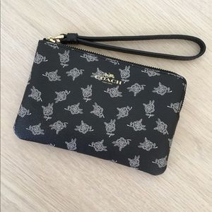 🌸Coach Calico Peony Print Leather Wristlet NWT.
